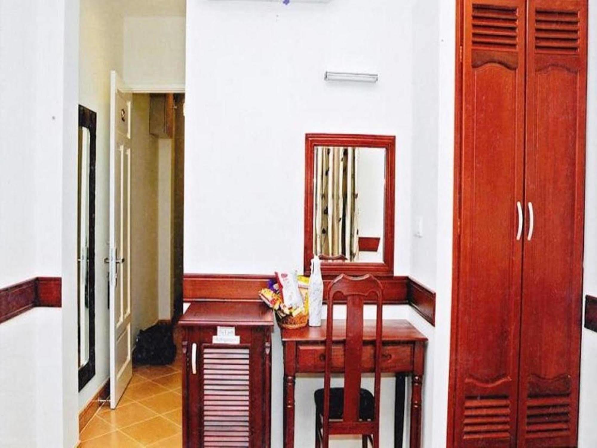 Hoang Thanh Thuy Airport Hotel 1 - Gan Am Thuc Dem Cho Hoang Hoa Tham Ho Chi Minh City Exterior photo